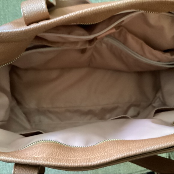 Tote 100% leather great for travel or work bag. - Picture 4 of 12